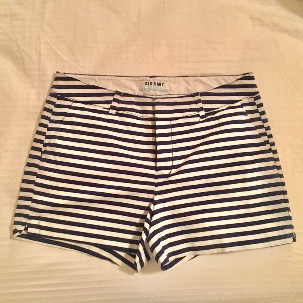 Old Navy Hook Front Striped Shorts sz 6